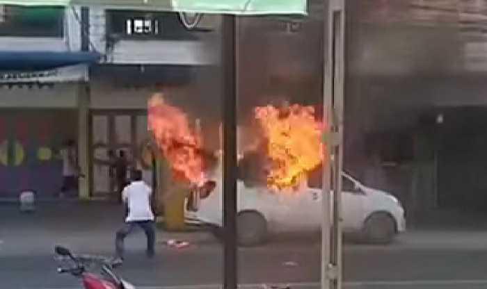 Mobil terbakar di Jalinsum Kota Pinang 