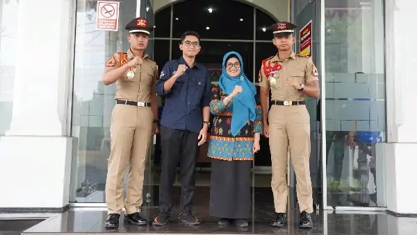 dr Susanti Dewayani bersama Andre C. N Saragih dan W Sipayung