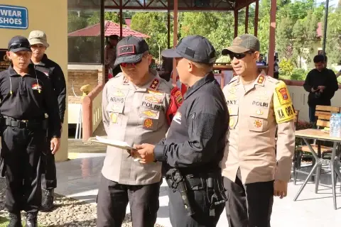 AKBP Oxy Yudha Pratesta menyambut Irjen Pol Agung Setya Imam Effendi
