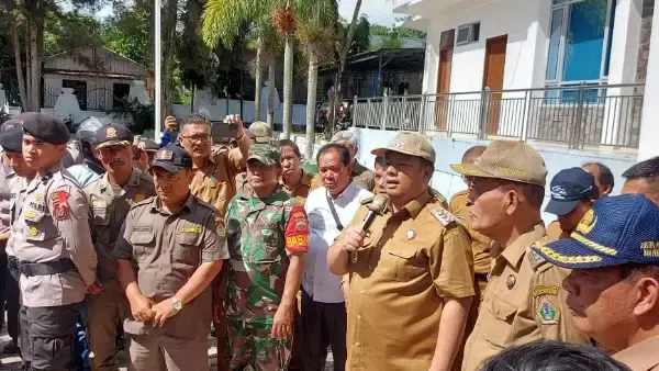 Bupati Samosir Vandiko Gultom 