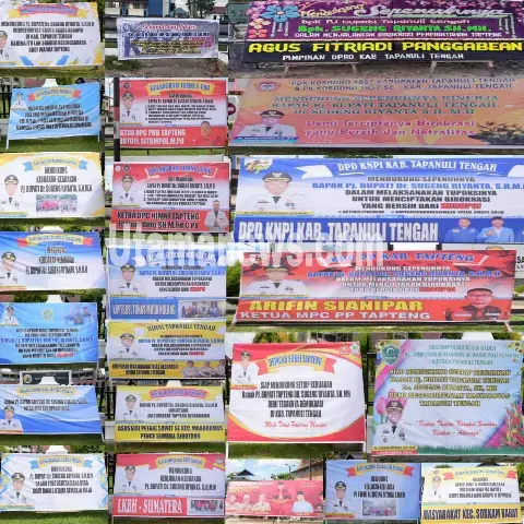 Baliho dukungan dan apresiasi kepada Pj Bupati Tapanuli Tengah, Dr Sugeng Riyanta S.H, M.H, dari masyarakat, wakil rakyat dan ASN Pemkab Tapteng.