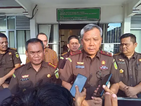 Kepala Kejaksaan Tinggi Sumut, Idianto didampingi Kajari Sibolga Syaifful Alam Yuliastara dan pejabat Kejaksaan Negeri Sibolga usai memantau pemeriksaan 
