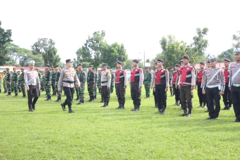 Apel Gelar Pasukan Operasi Lilin Toba 2024, di lapangan sepakbola Mapolres Binjai