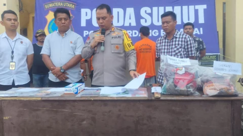 Tersangka saat dipaparkan di Polres Sergai