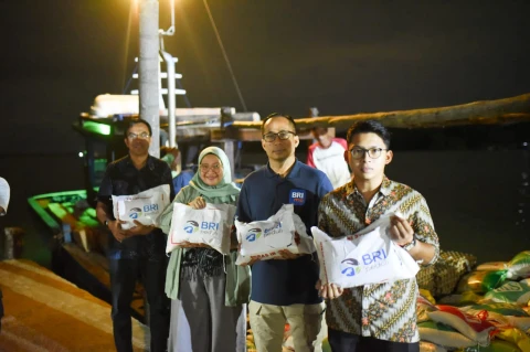 BRI BO Stabat Salurkan Bantuan untuk Korban Banjir di Langkat, Distribusi Melalui Jalur Laut ke Kecamatan Pematang Jaya