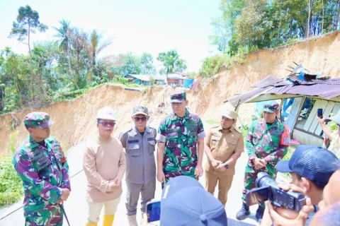 Bupati Tapteng dan Pangdam I/BB Tinjau Ruas Jalan Sibolga-Tarutung