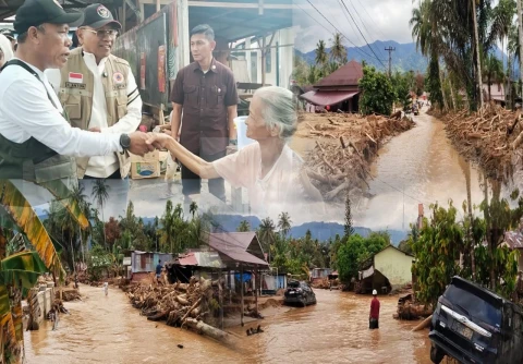 Bupati Tapanuli Tengah Masinton Pasaribu bersama Bupati Simalungun Anton Achmad Saragih, bercengkrama dengan salah satu pengungsi di SMA Negeri 1 Tukka dan akses jalan menuju posko pengungsian di Tukka.